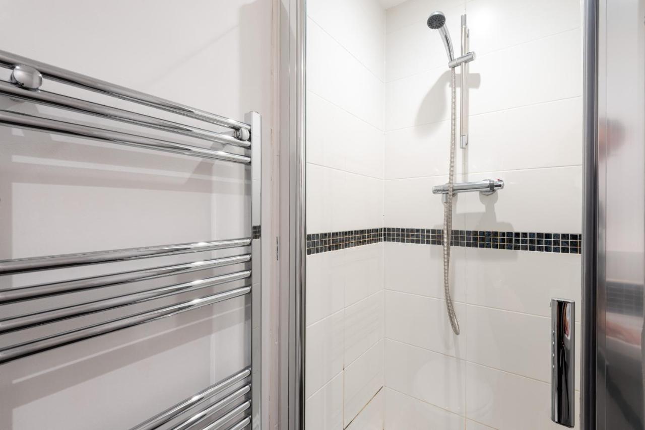 Ferienhaus Parking - Spacious - Smart Tv - Self Checkin - Garden - King Derby