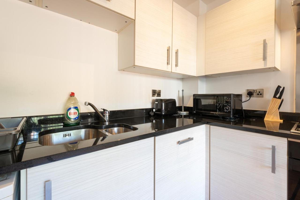 Ferienhaus Parking - Spacious - Smart Tv - Self Checkin - Garden - King Derby