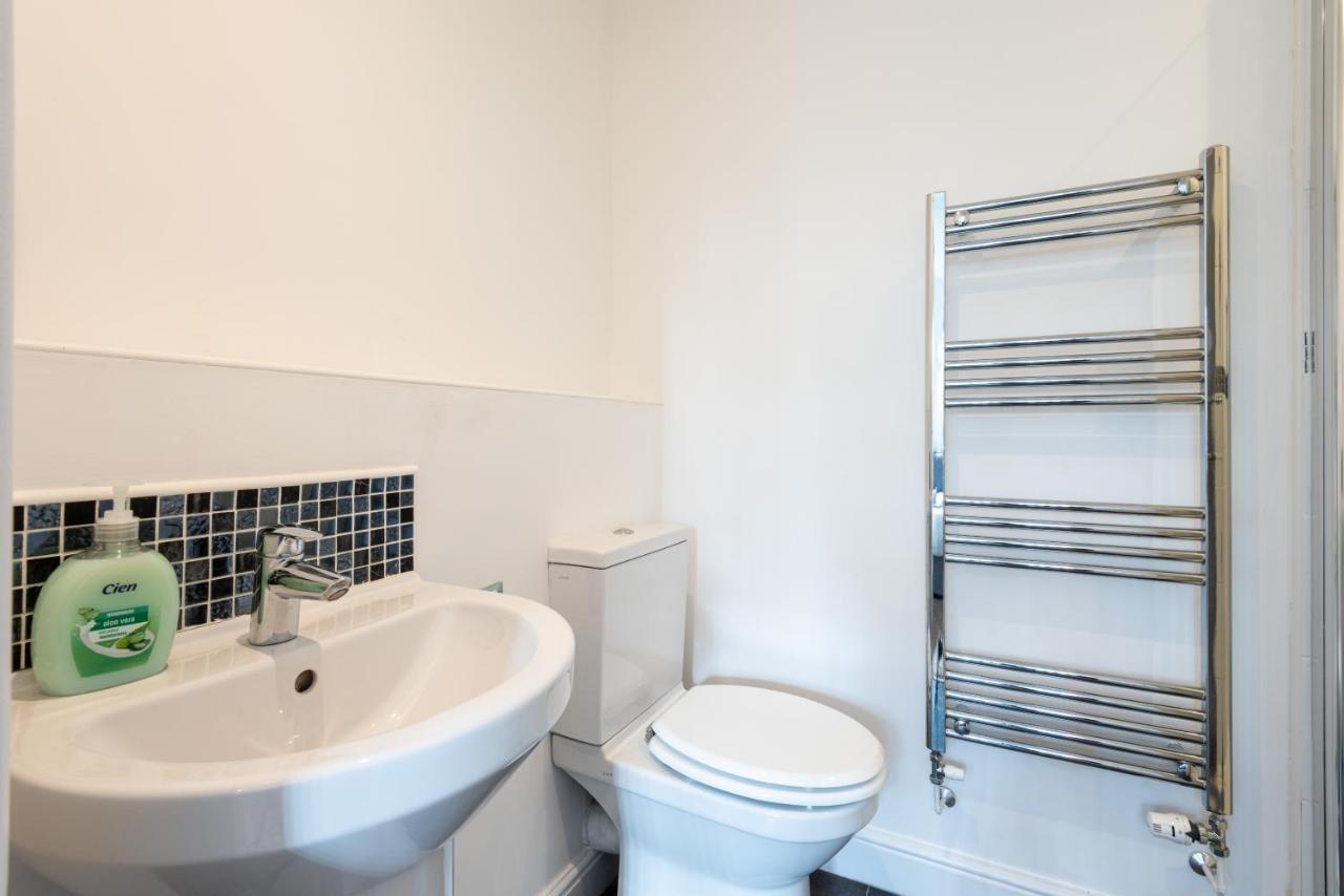 Ferienhaus Parking - Spacious - Smart Tv - Self Checkin - Garden - King