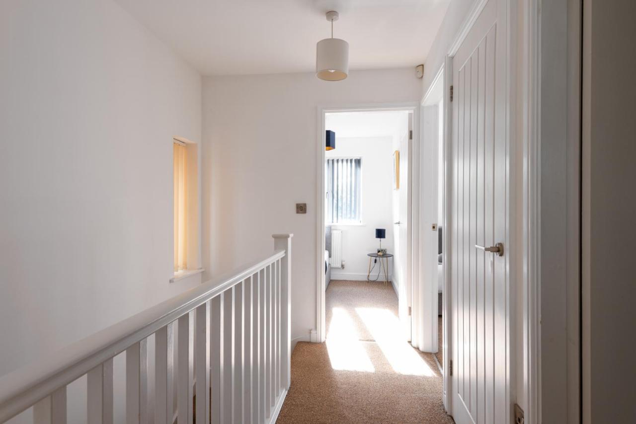 Parking - Spacious - Smart Tv - Self Checkin - Garden - King Ferienhaus Derby