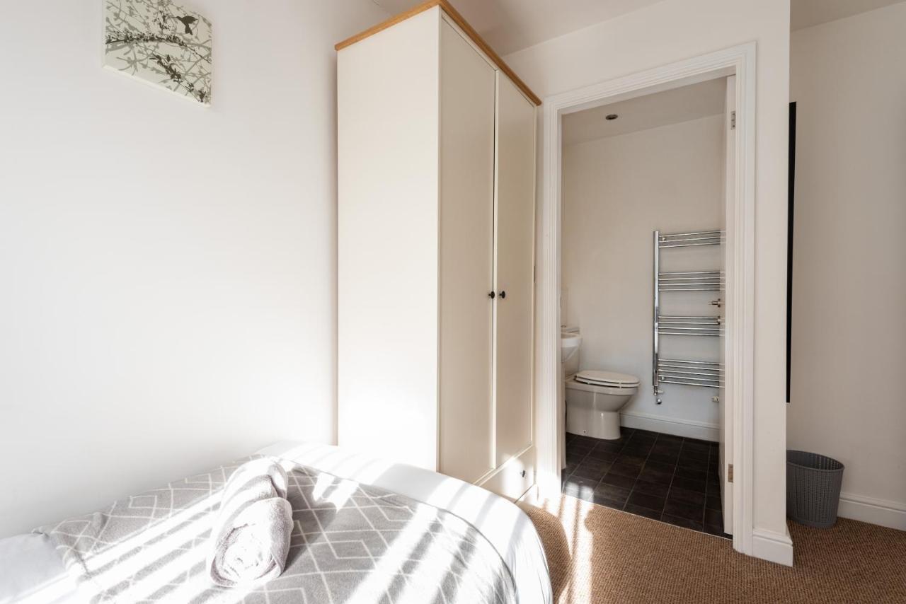 Ferienhaus Parking - Spacious - Smart Tv - Self Checkin - Garden - King Derby