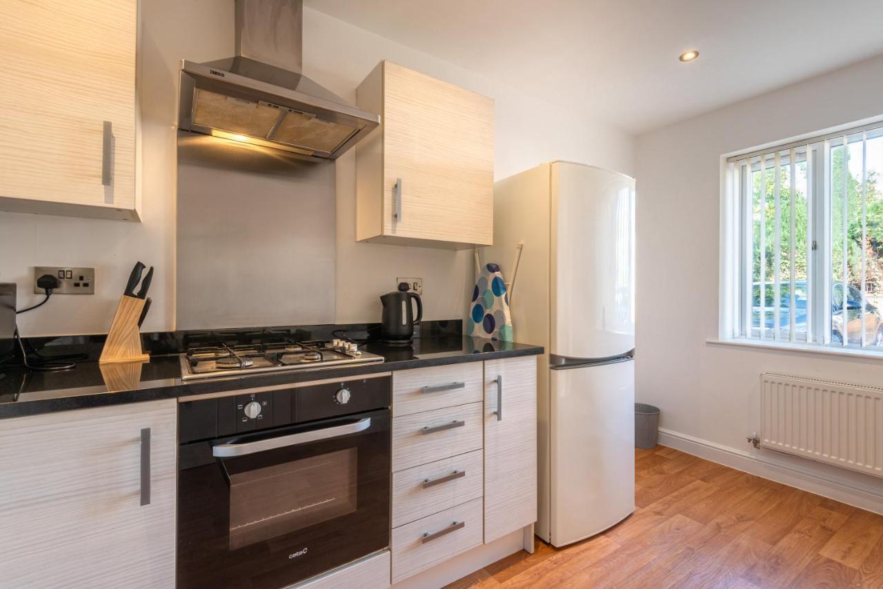 Parking - Spacious - Smart Tv - Self Checkin - Garden - King Ferienhaus Derby